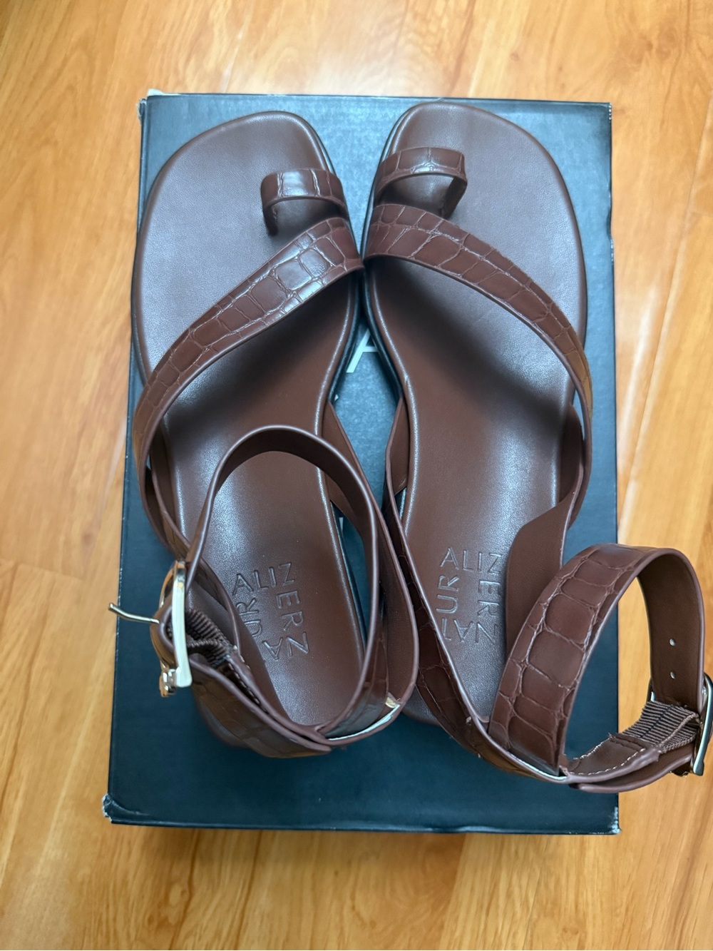 Women’s Naturalizer Brown Sandals - 6.5